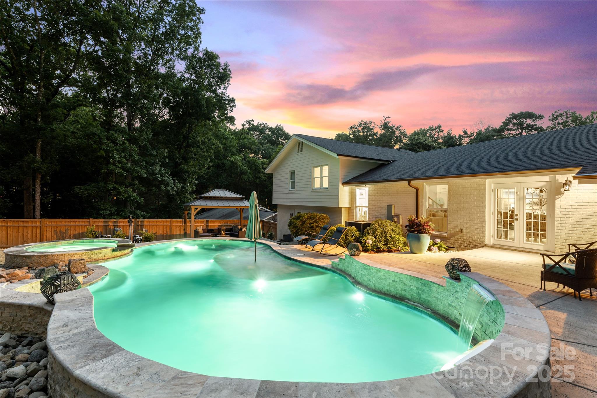 932 Shady Bluff Drive