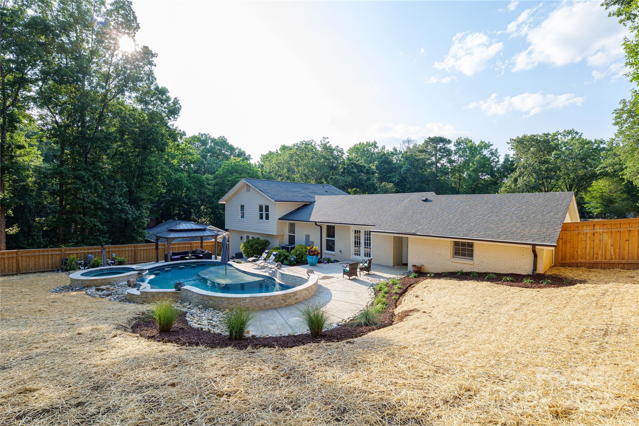 932 Shady Bluff Drive