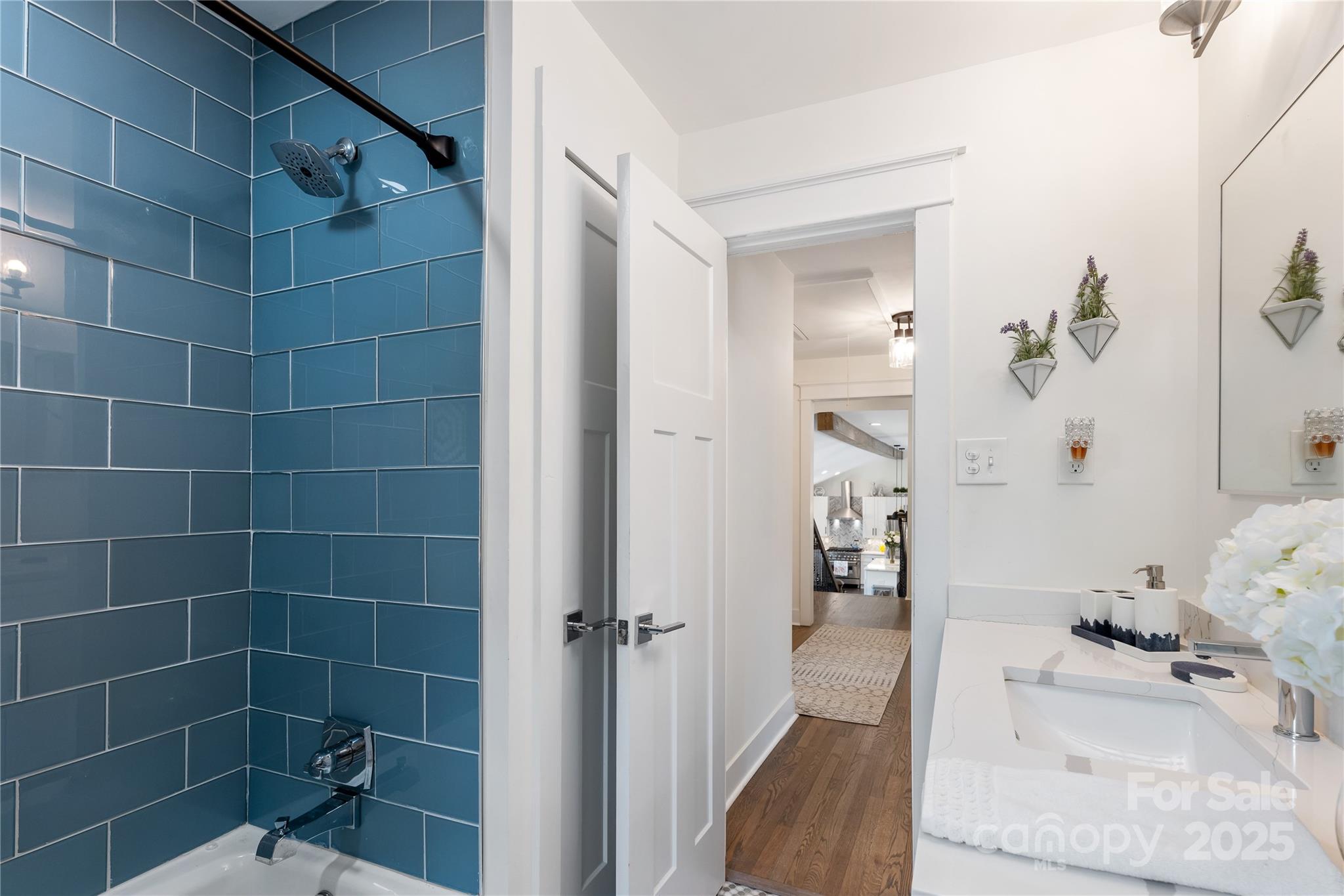 932 Shady Bluff Drive