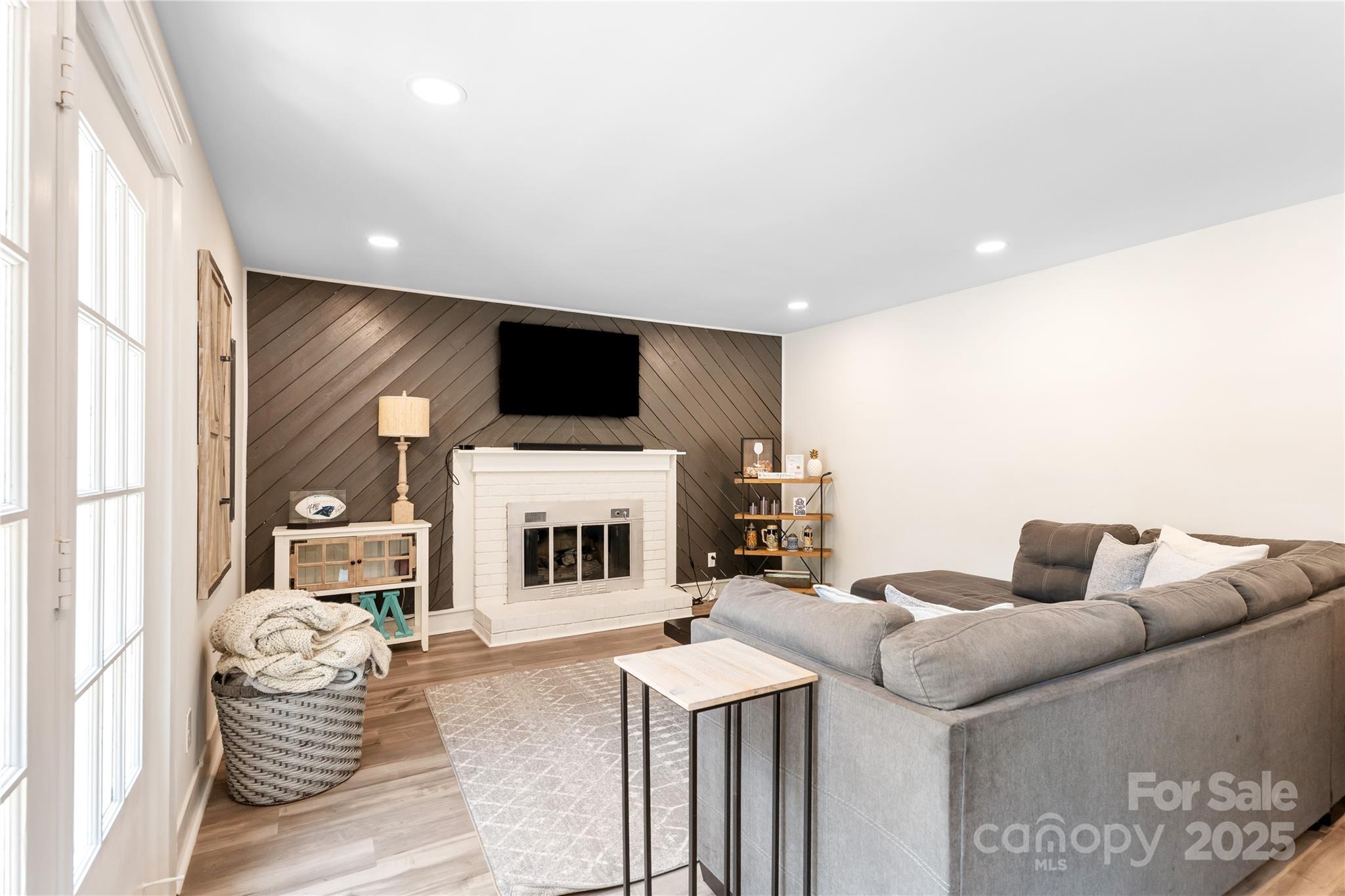 932 Shady Bluff Drive