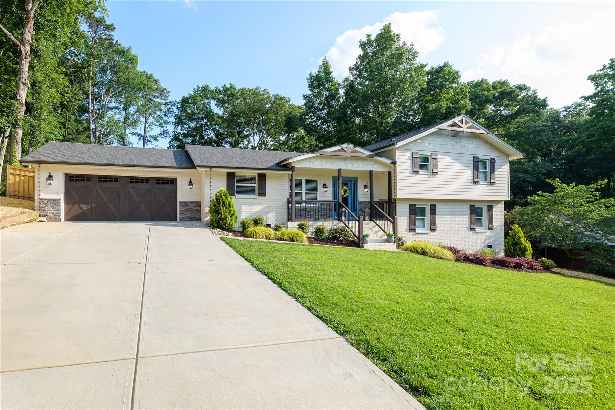 932 Shady Bluff Drive