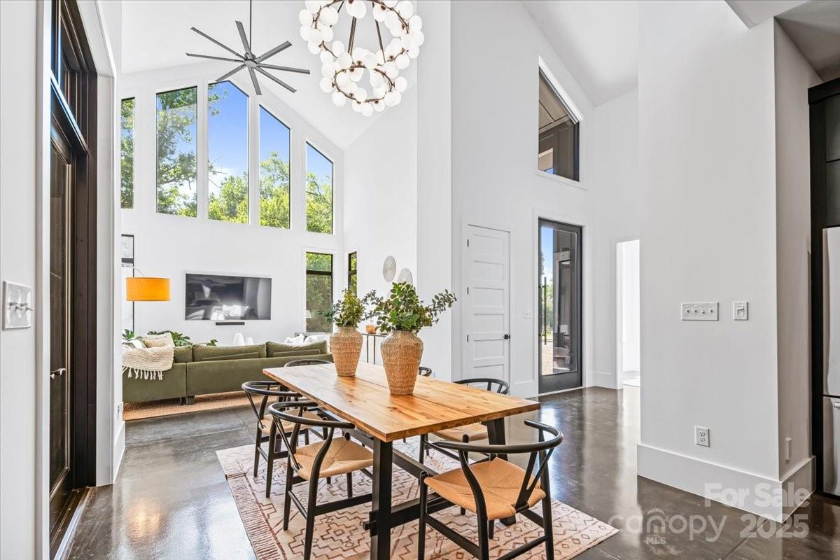 3304 Mar Vista Circle