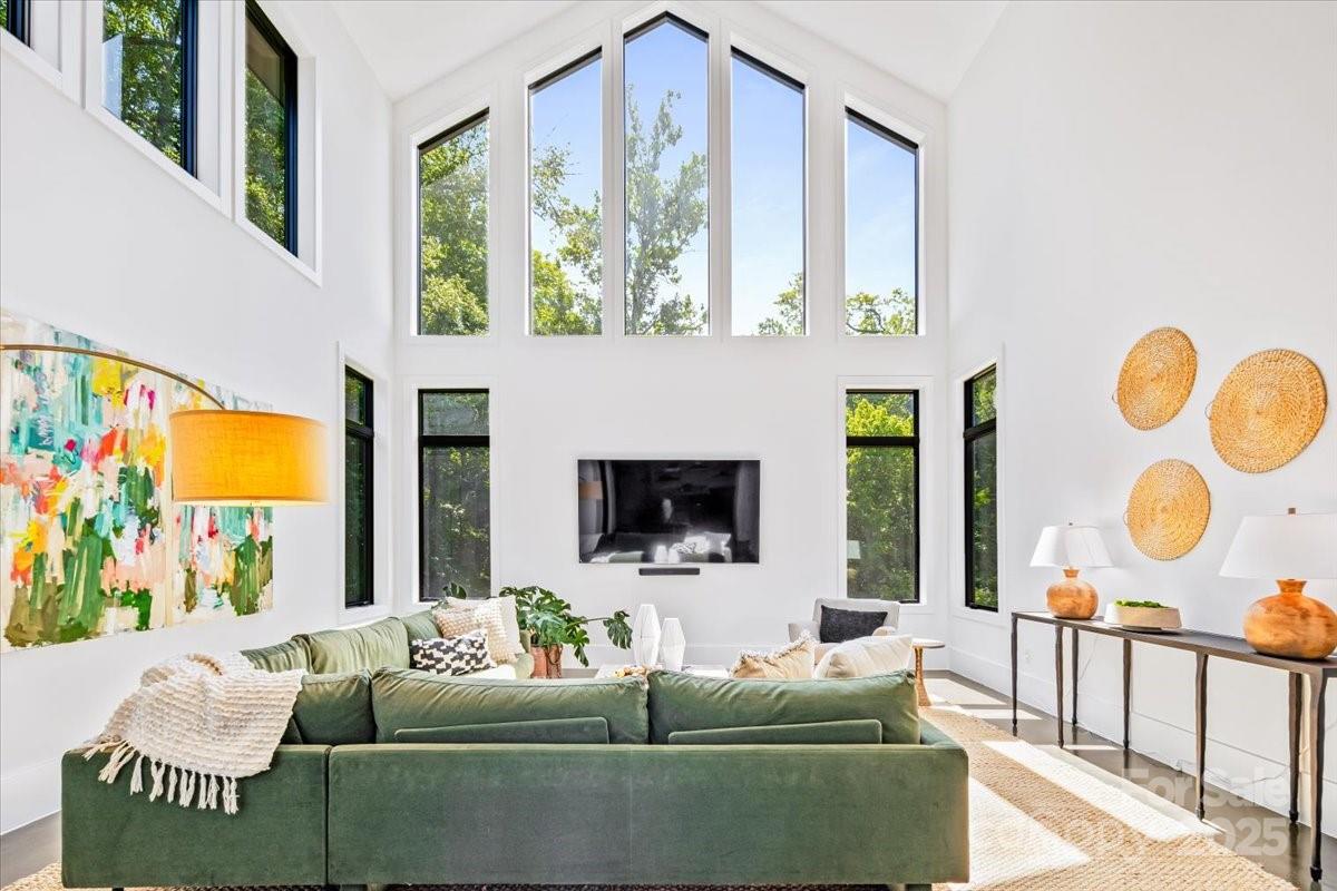 3304 Mar Vista Circle