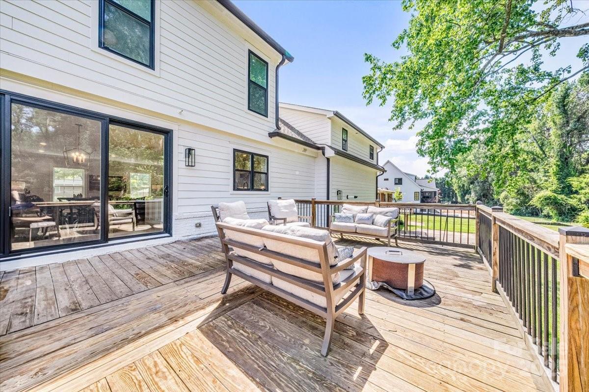 910 Heather Lane