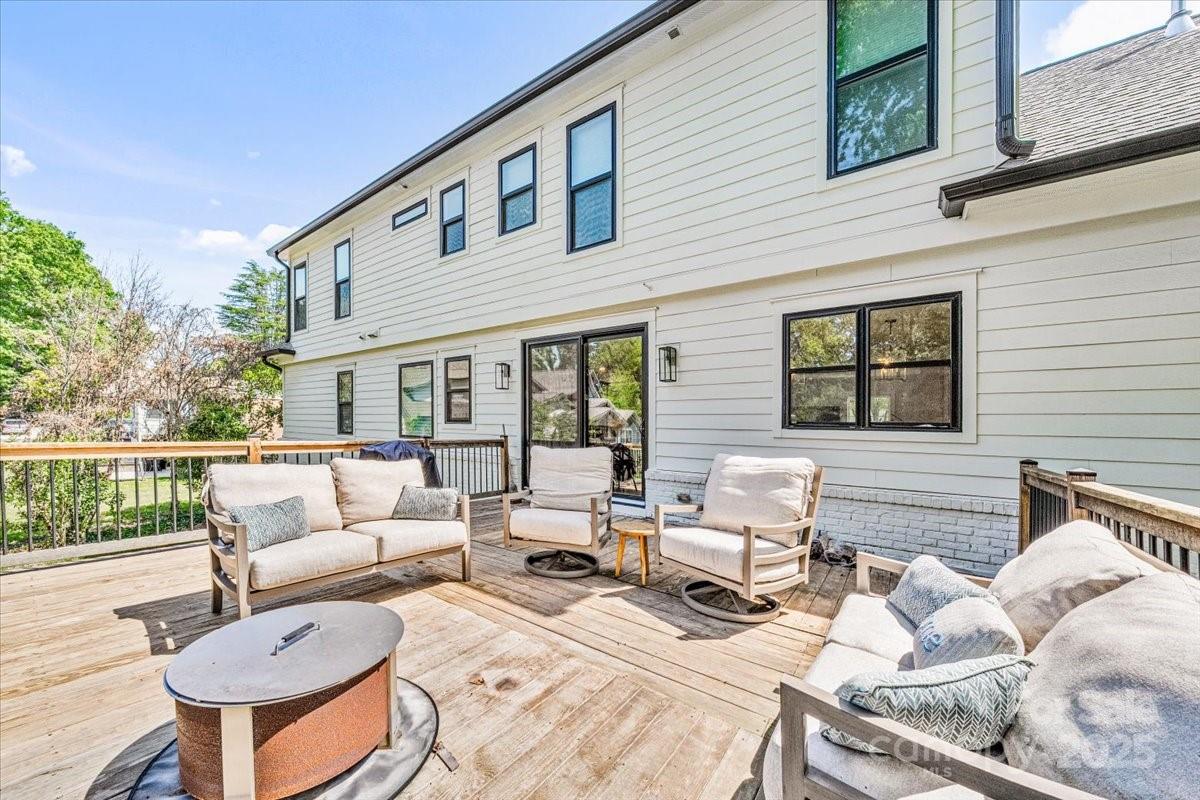 910 Heather Lane