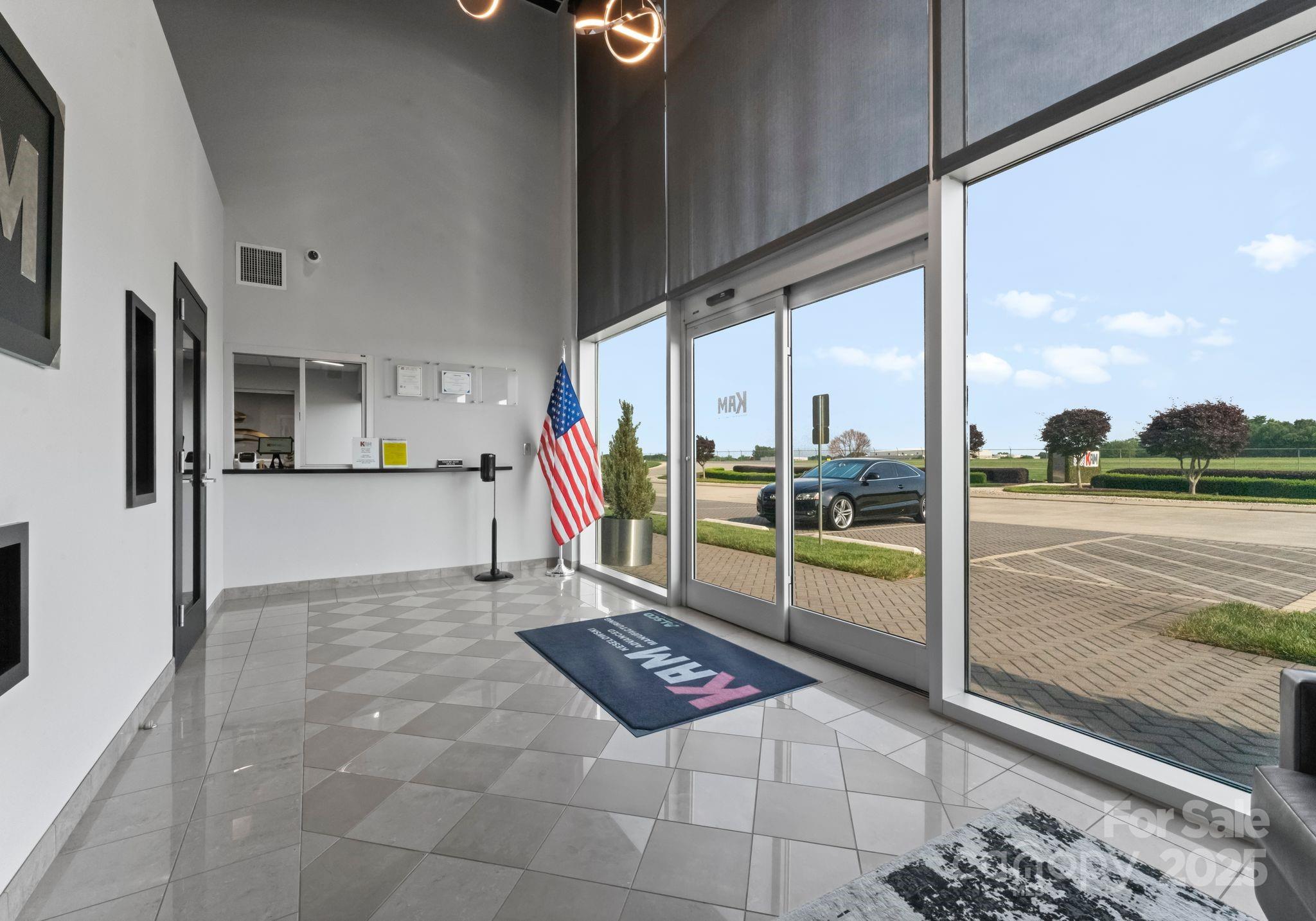 258-260 W Aviation Drive