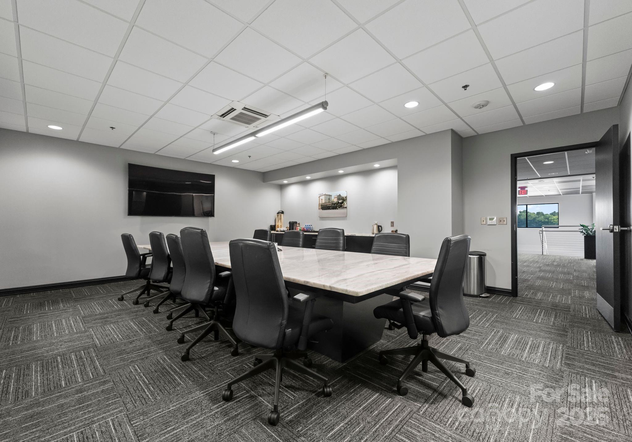 258-260 W Aviation Drive
