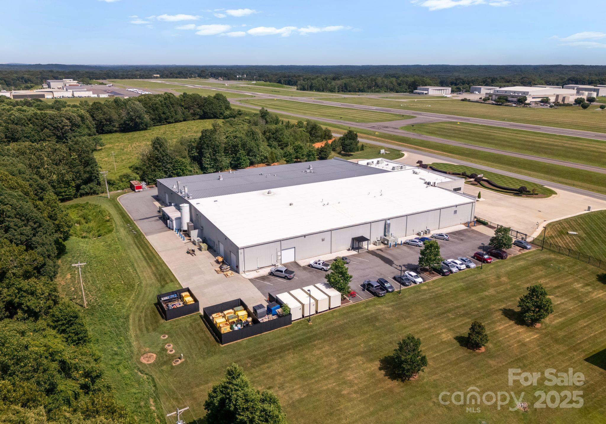 258-260 W Aviation Drive
