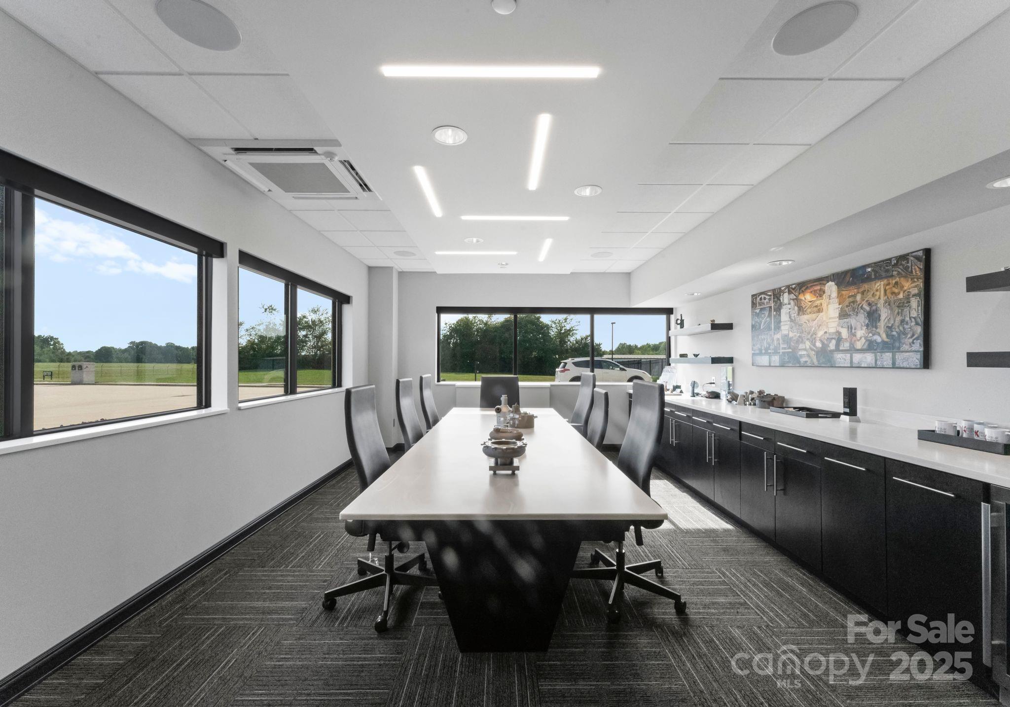 258-260 W Aviation Drive