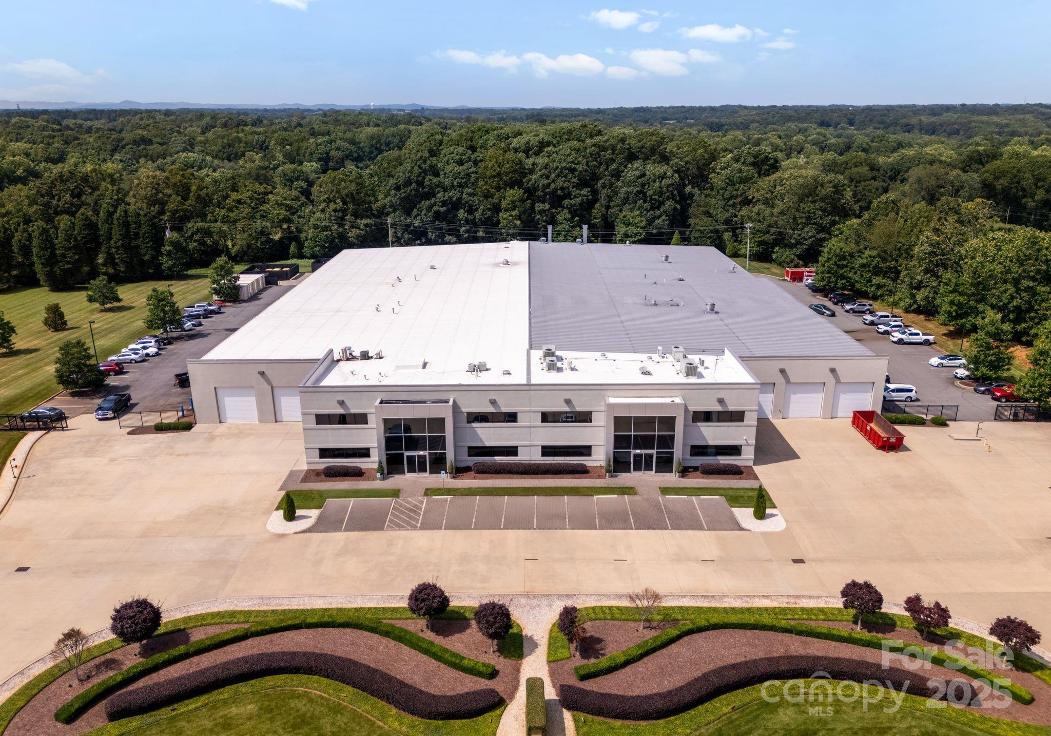 258-260 W Aviation Drive