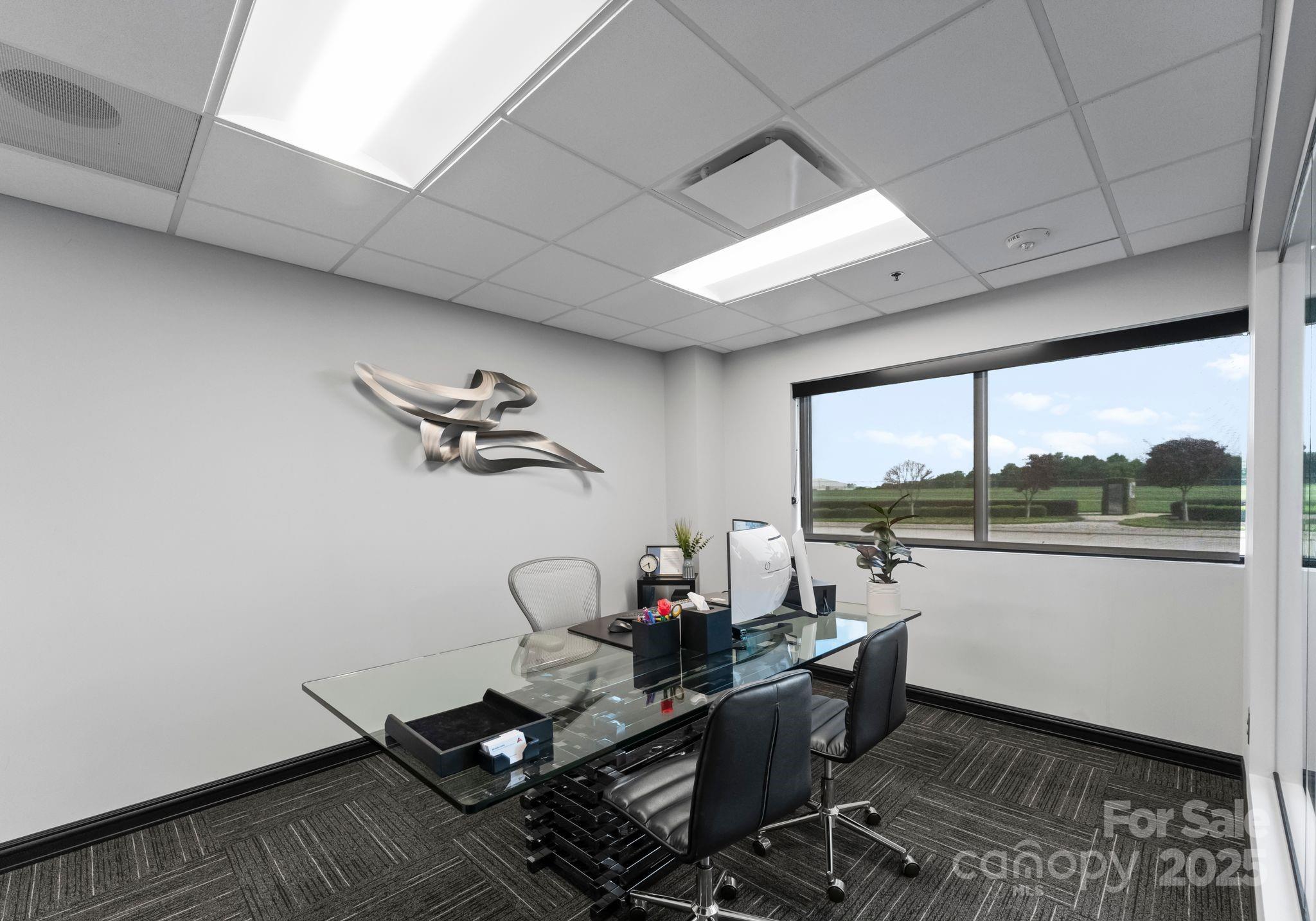 258-260 W Aviation Drive