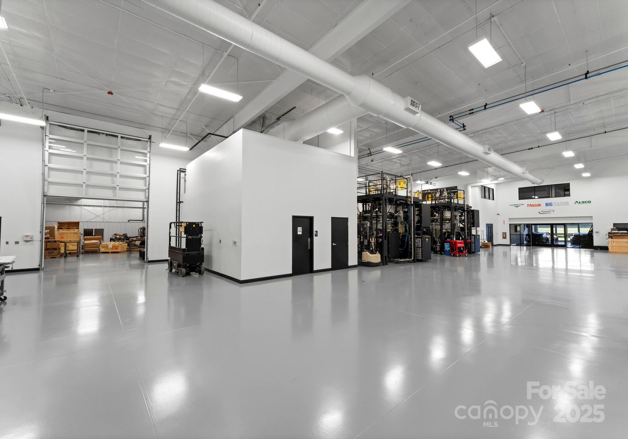 258-260 W Aviation Drive