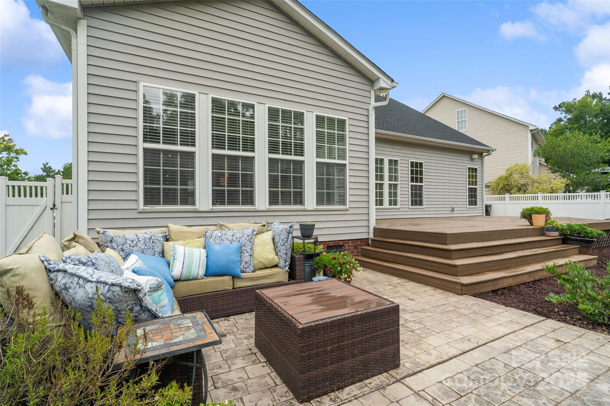 2676 Sunberry Lane NW