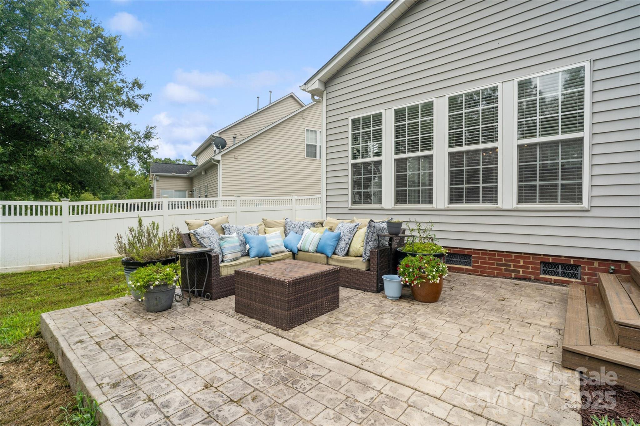 2676 Sunberry Lane NW