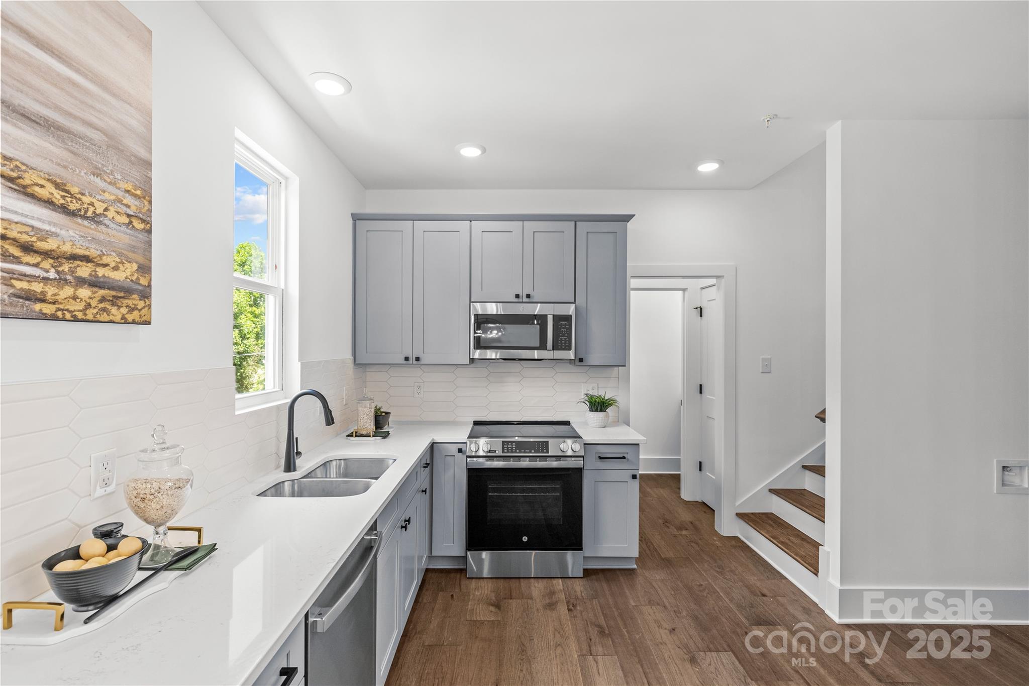 151 S Sycamore Street