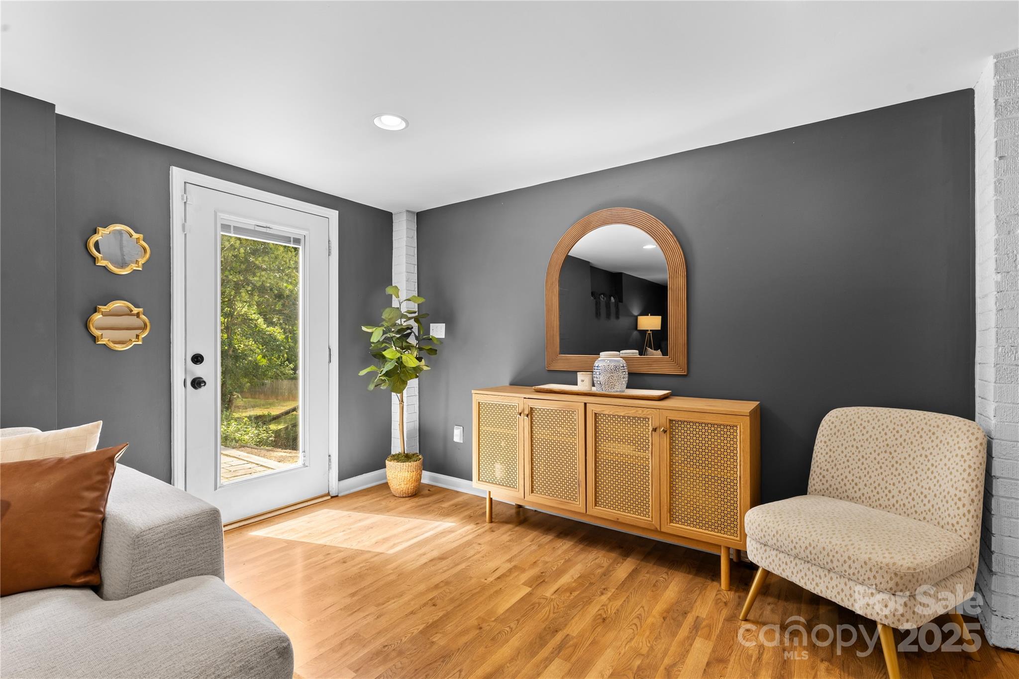 5128 Valley Stream Road