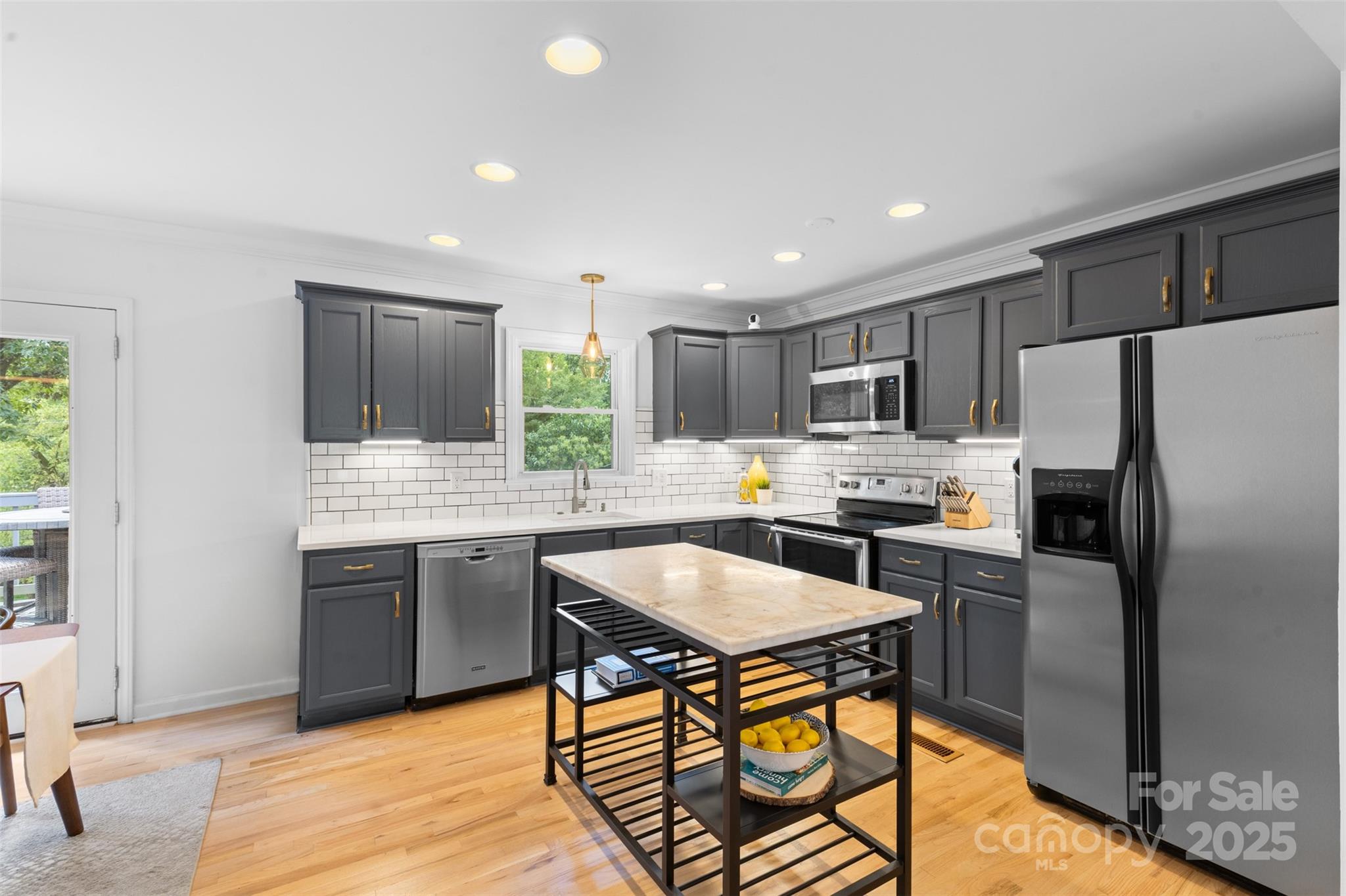 5128 Valley Stream Road