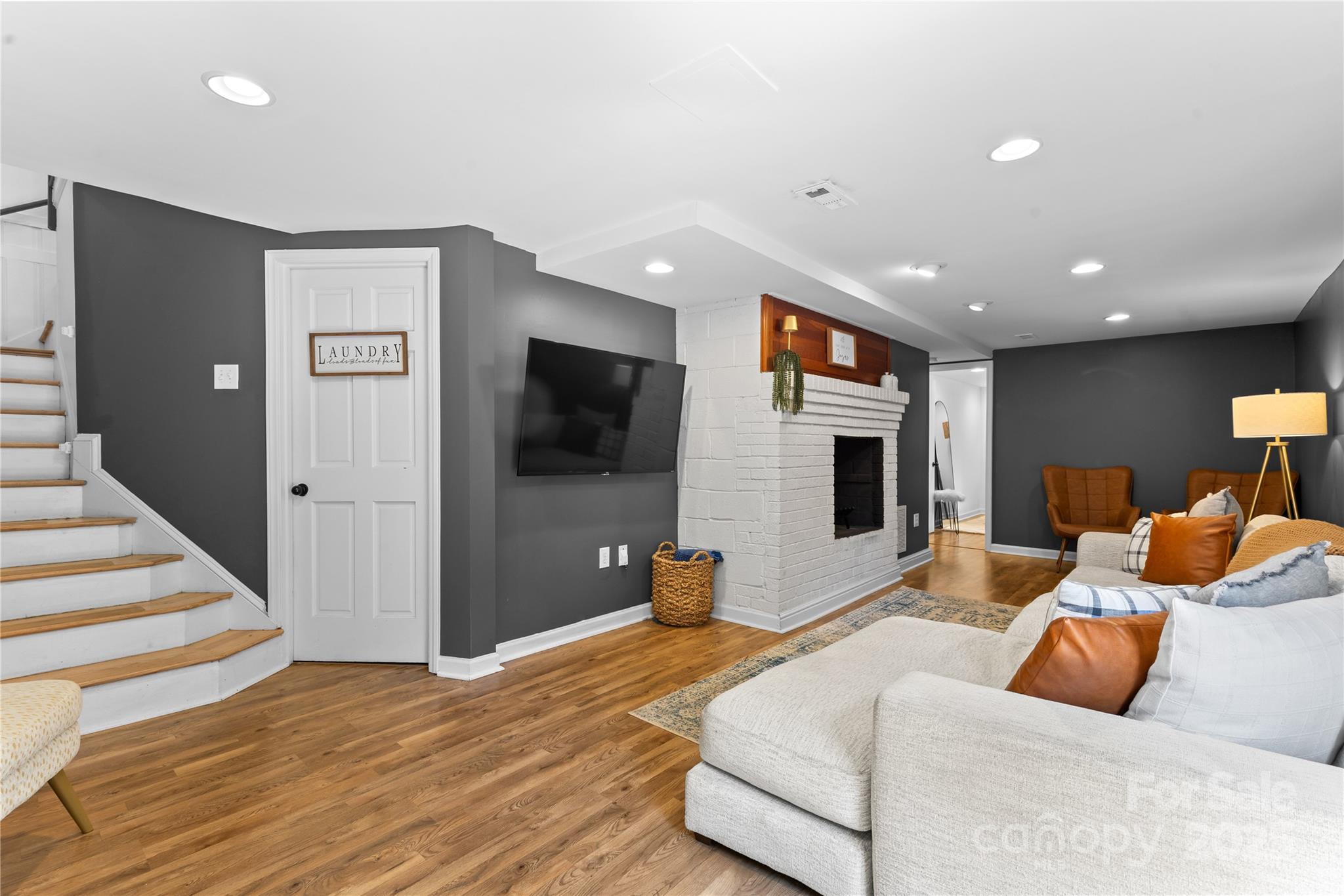 5128 Valley Stream Road