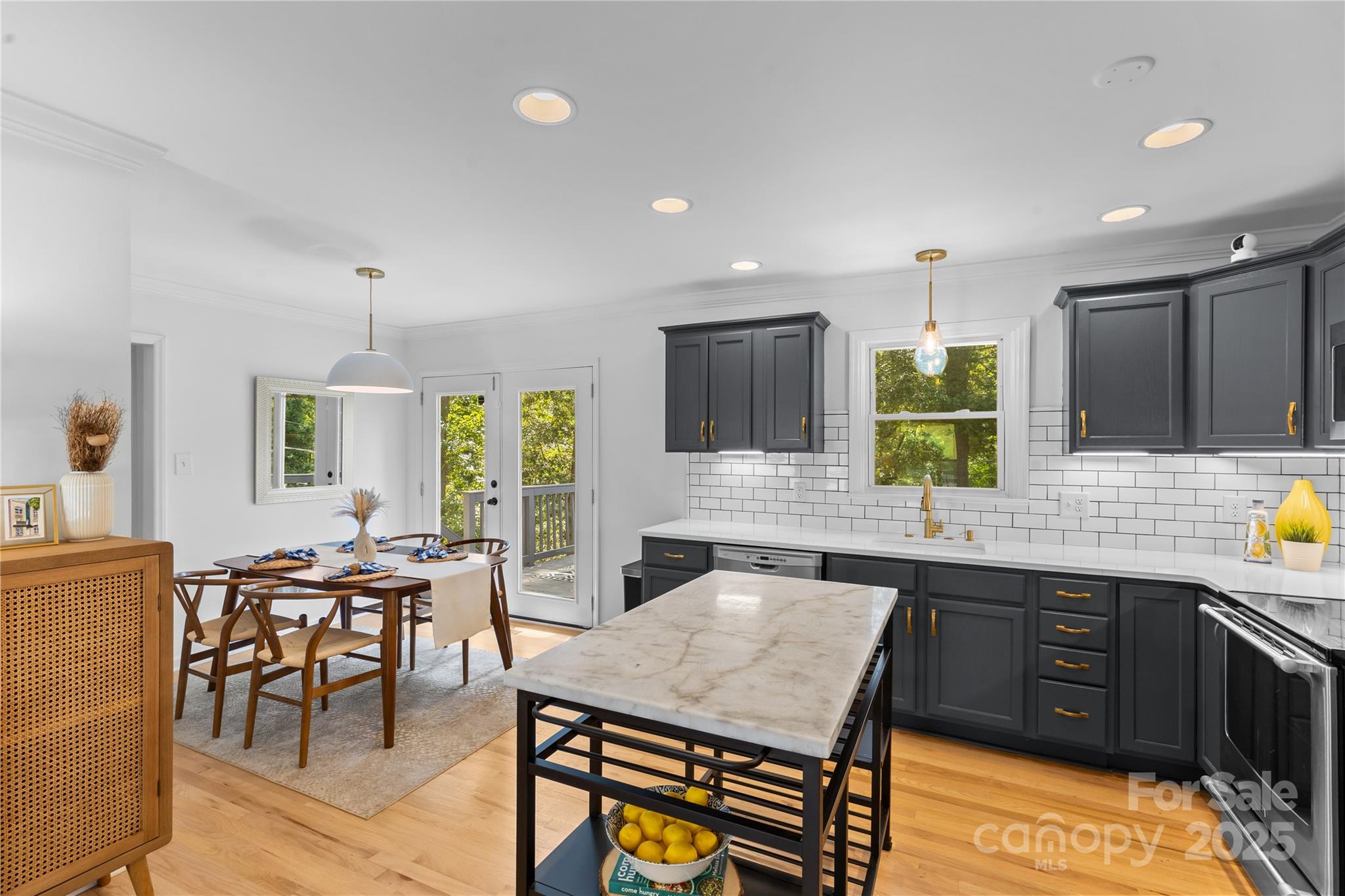 5128 Valley Stream Road