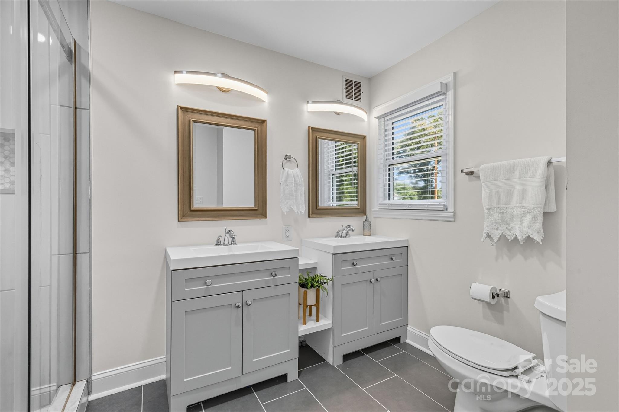 1901 Crestdale Drive