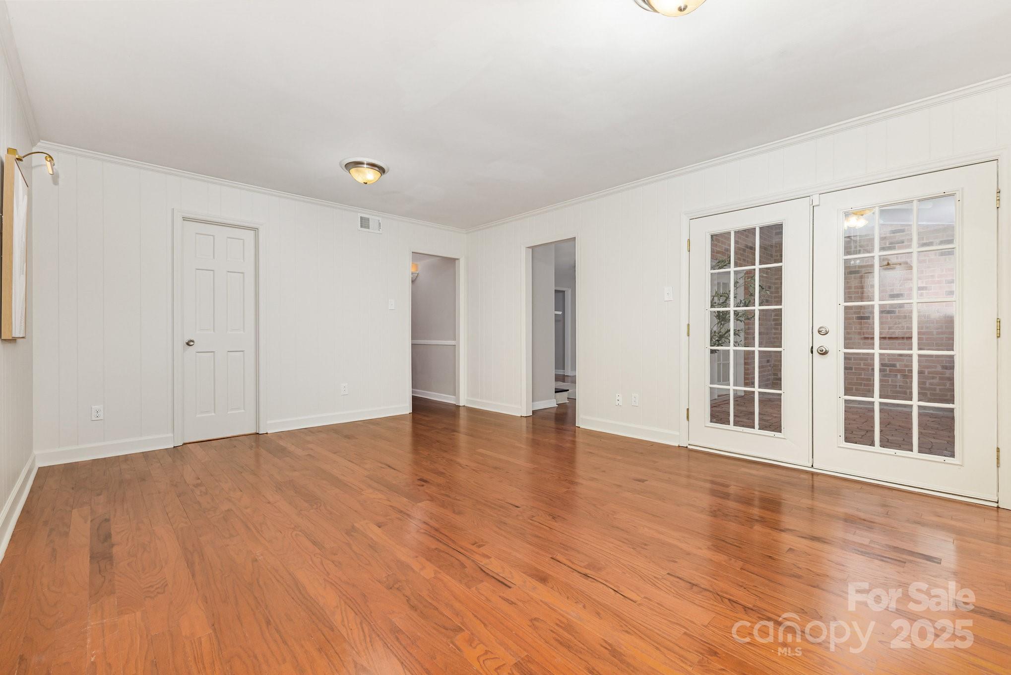 6752 Constitution Lane