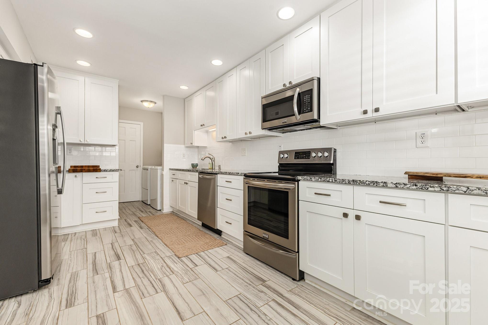 6752 Constitution Lane