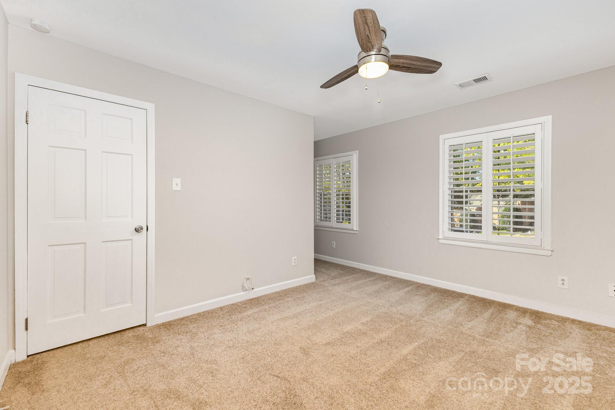 6752 Constitution Lane