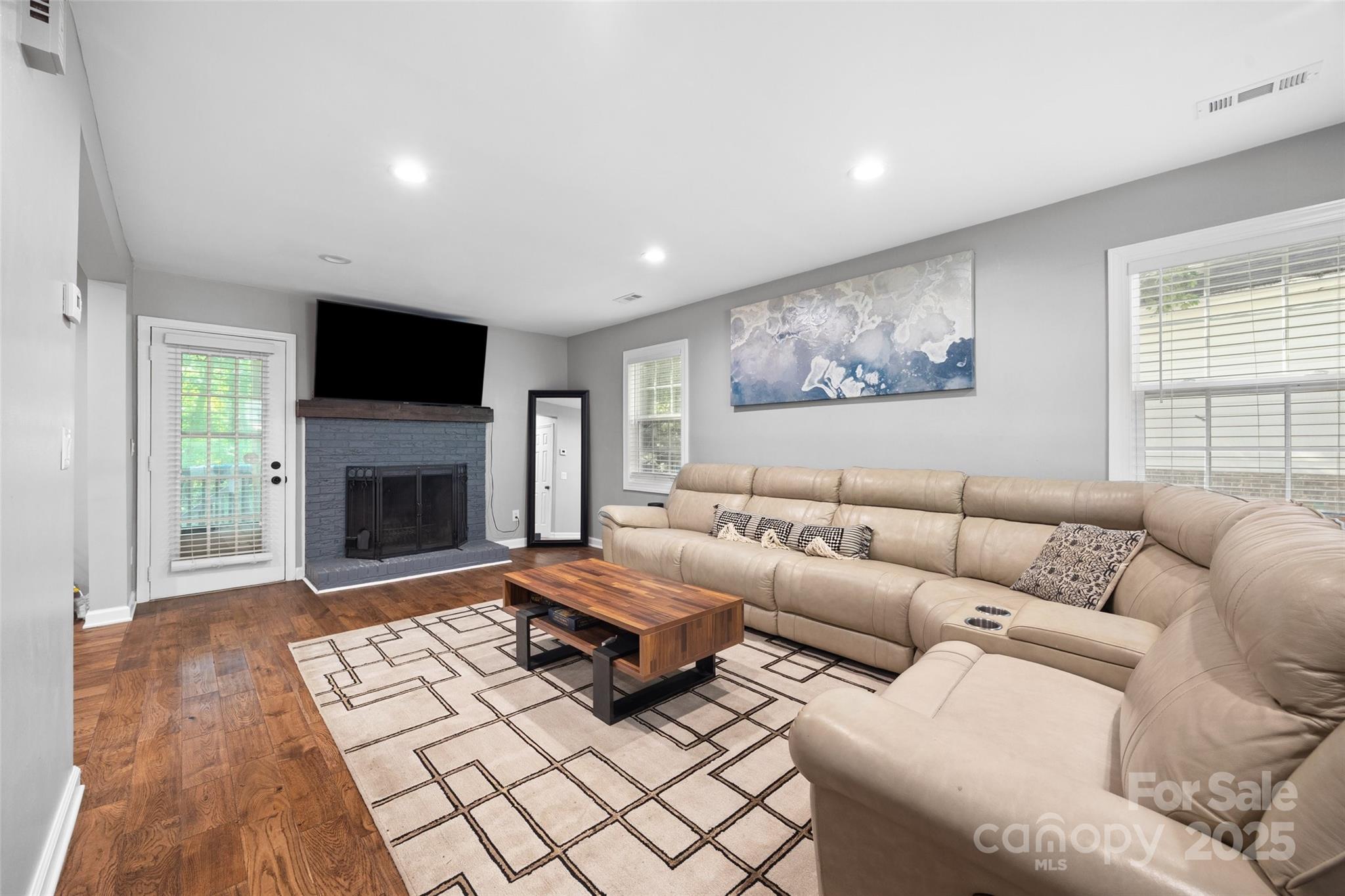 2006 Killarney Place