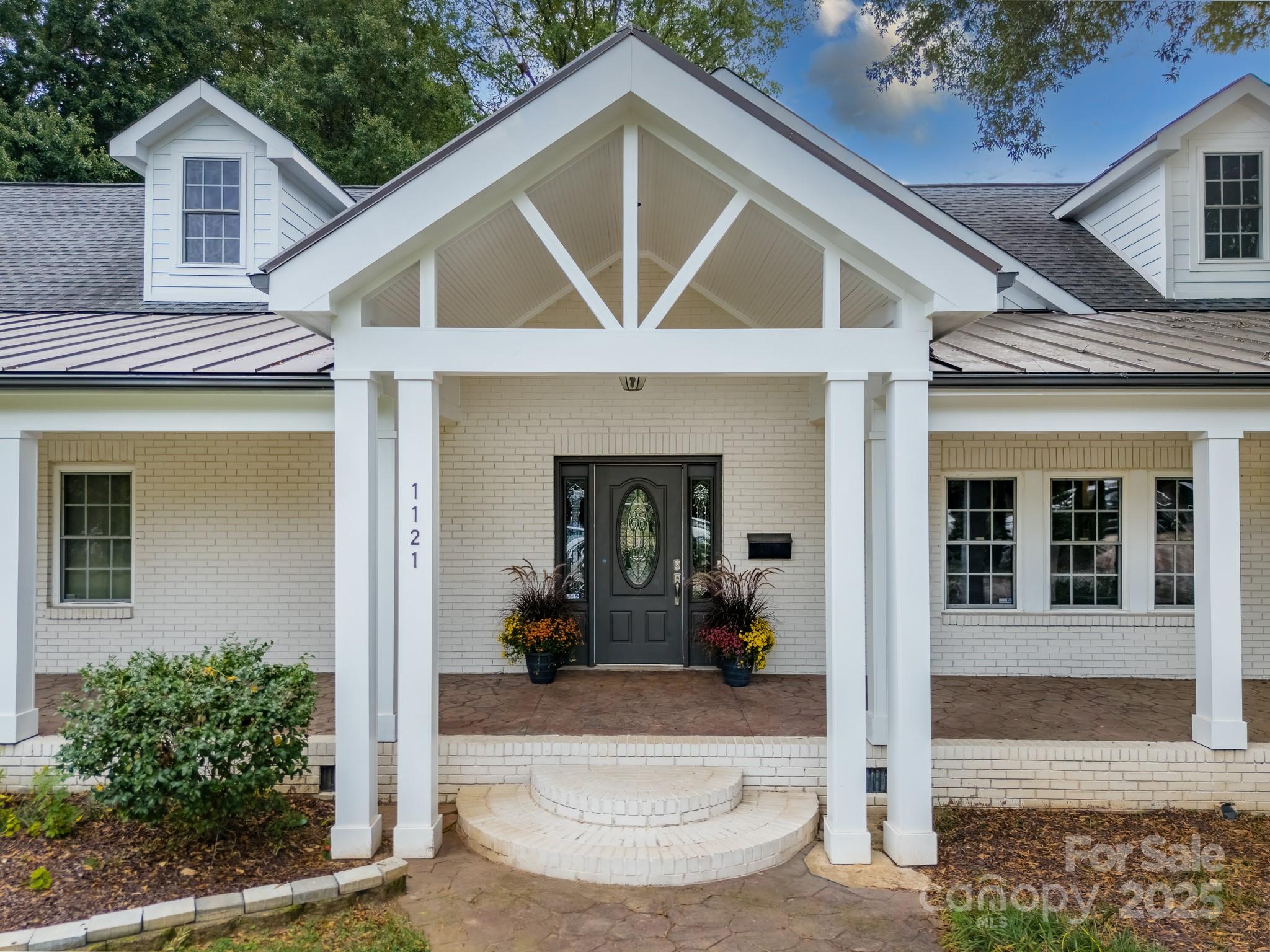 1121 S Wendover Road