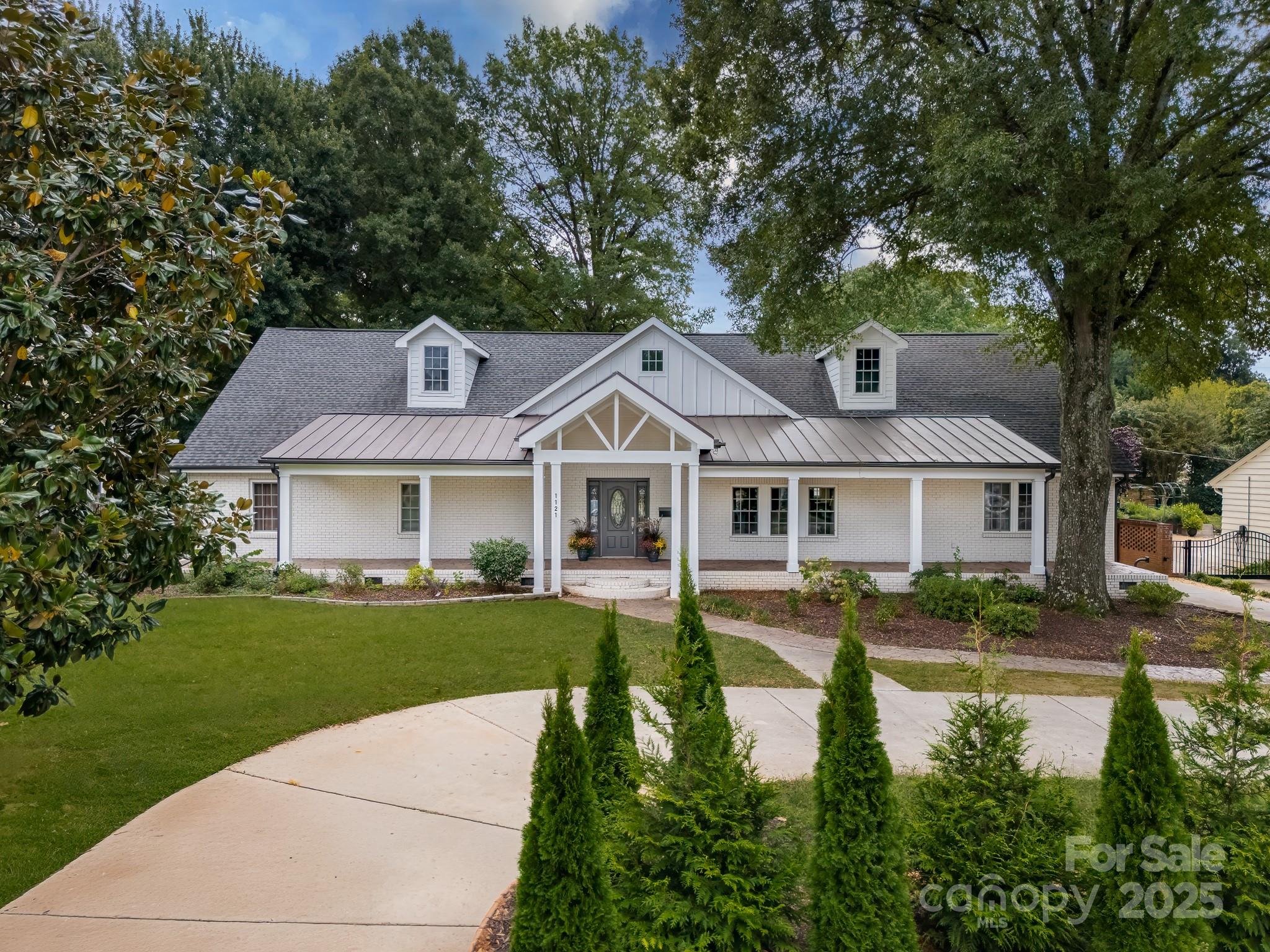 1121 S Wendover Road