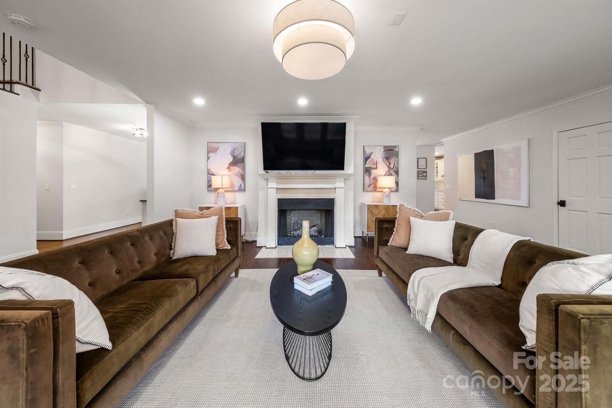 1121 S Wendover Road