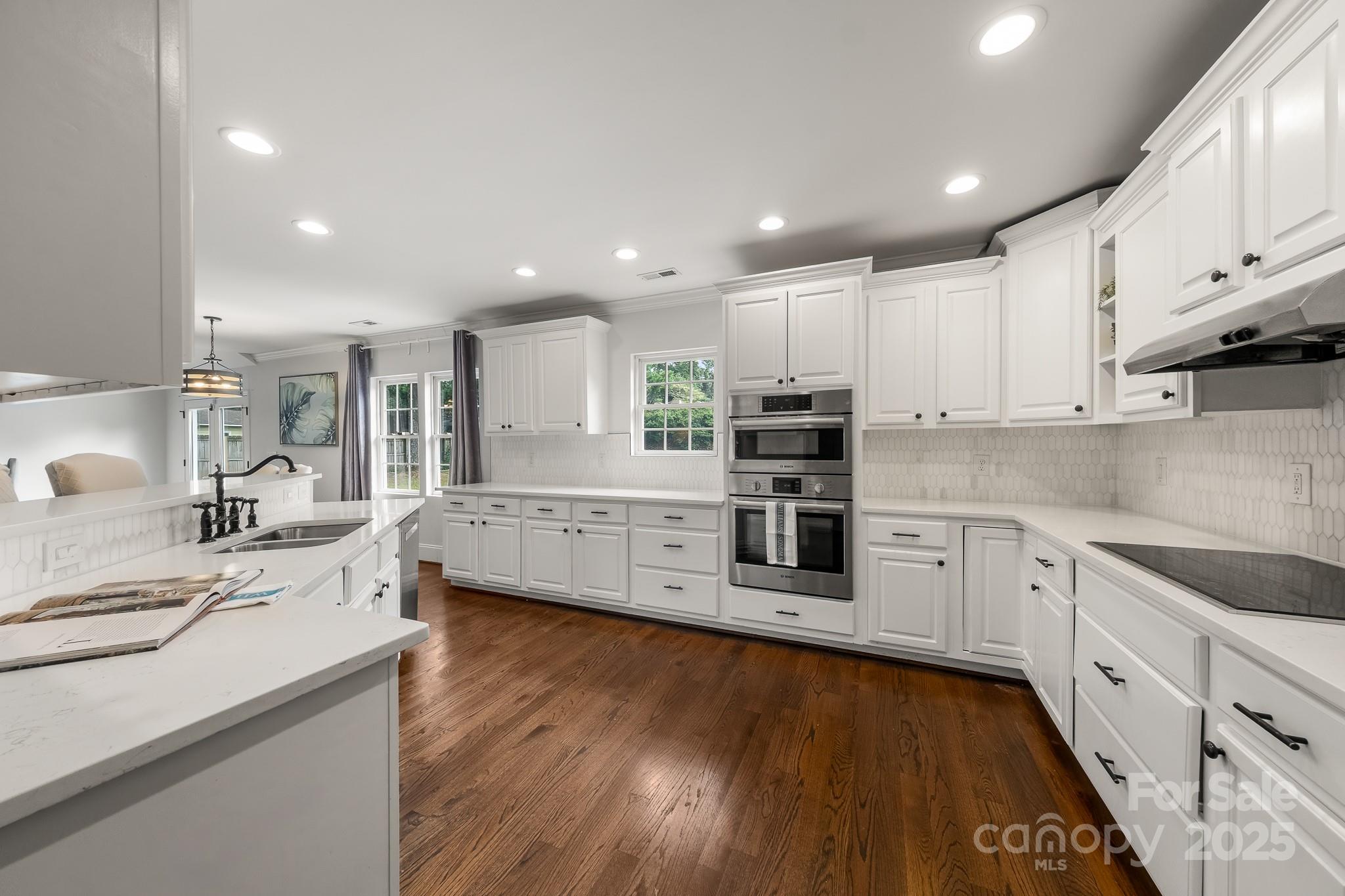 1121 S Wendover Road