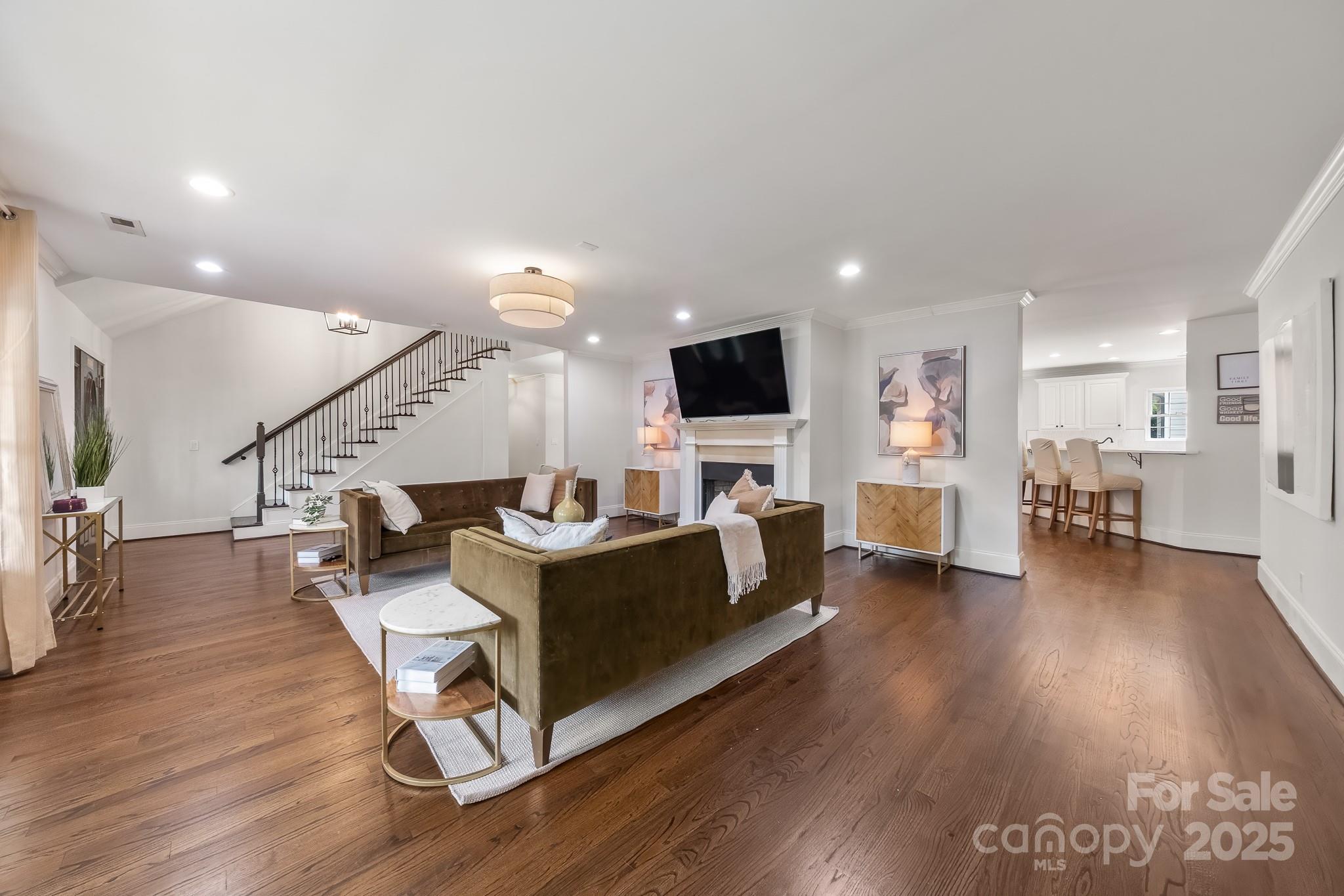 1121 S Wendover Road