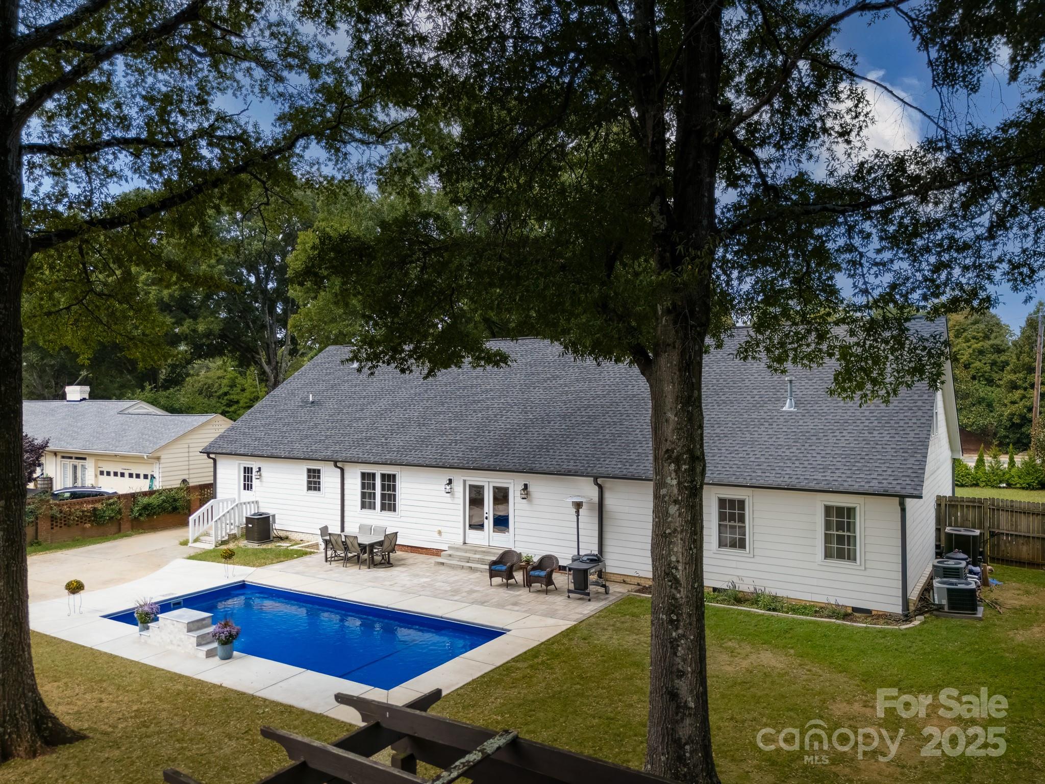 1121 S Wendover Road