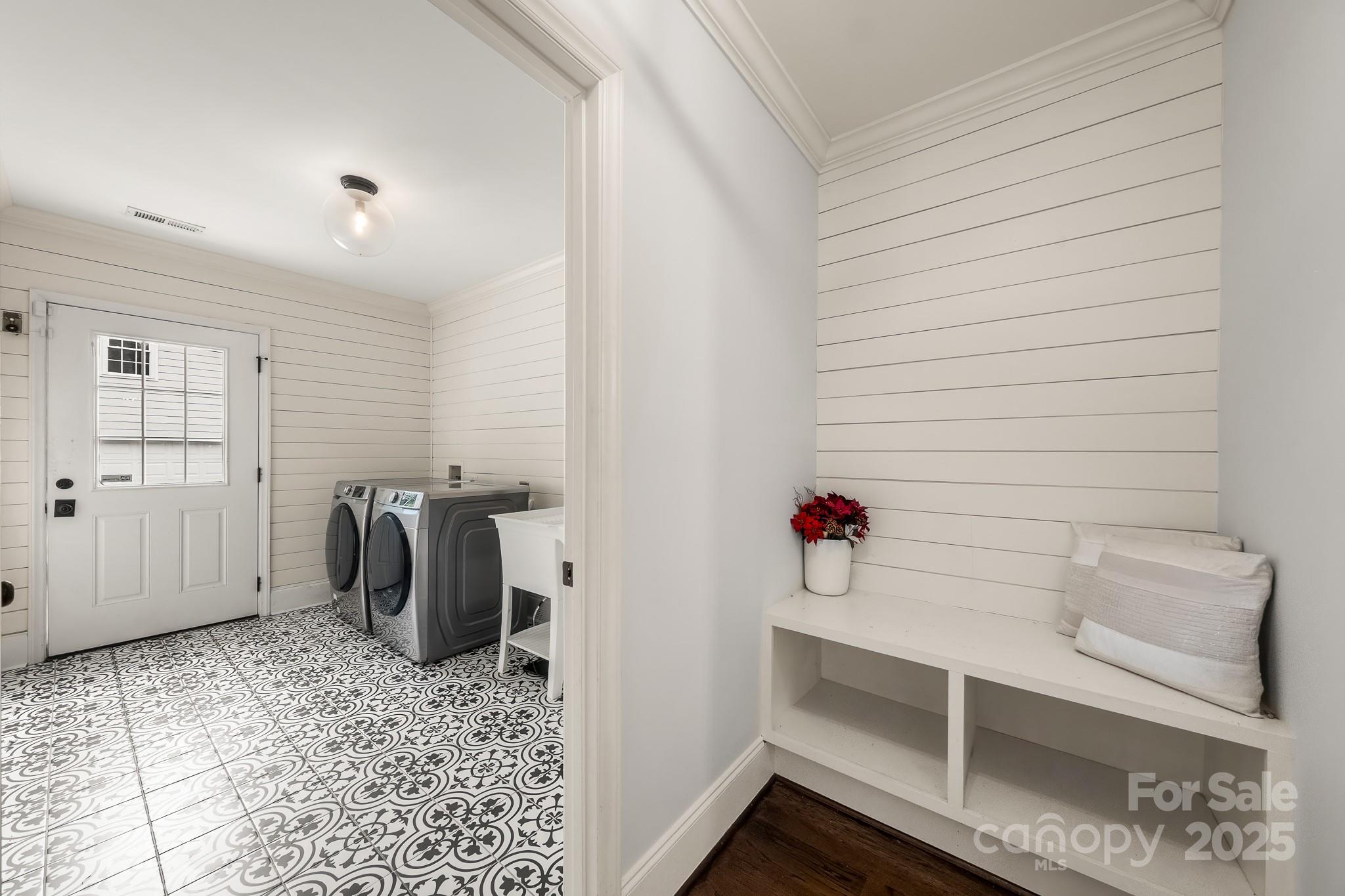 1121 S Wendover Road