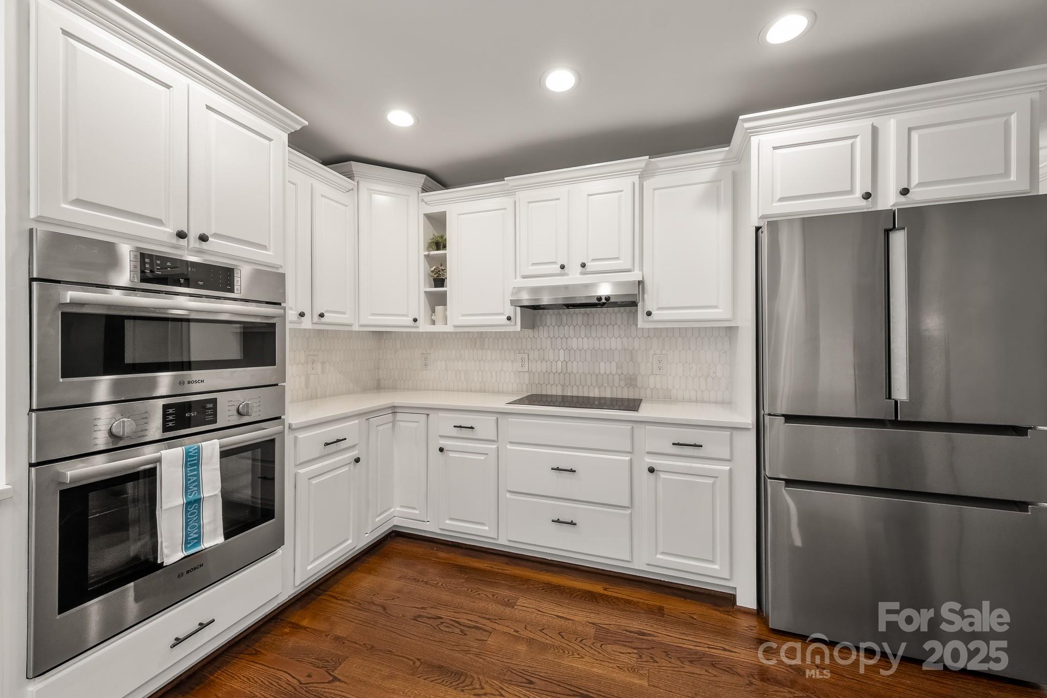 1121 S Wendover Road