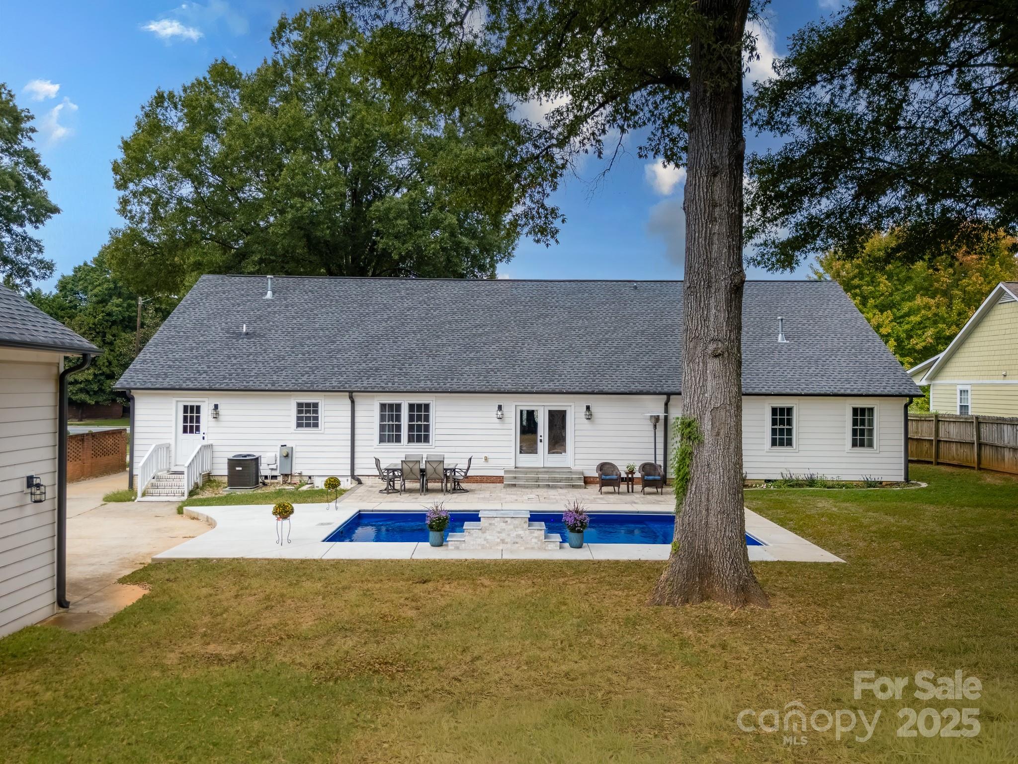 1121 S Wendover Road