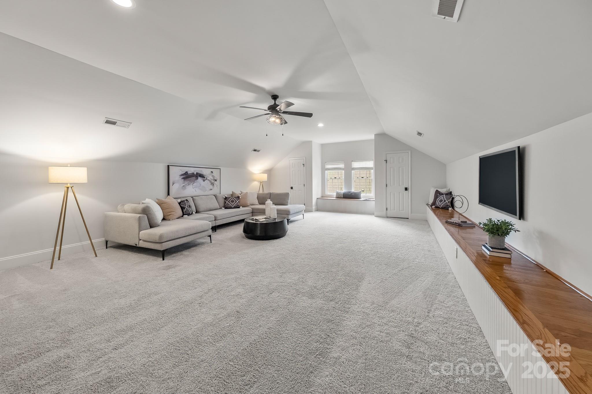 1121 S Wendover Road