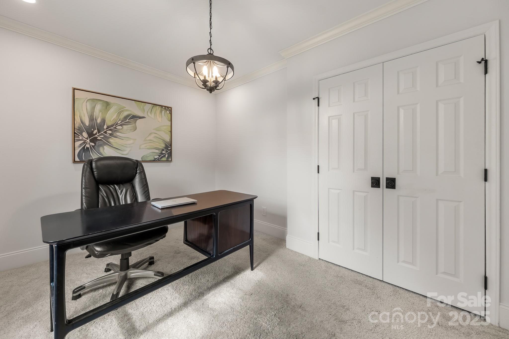 1121 S Wendover Road