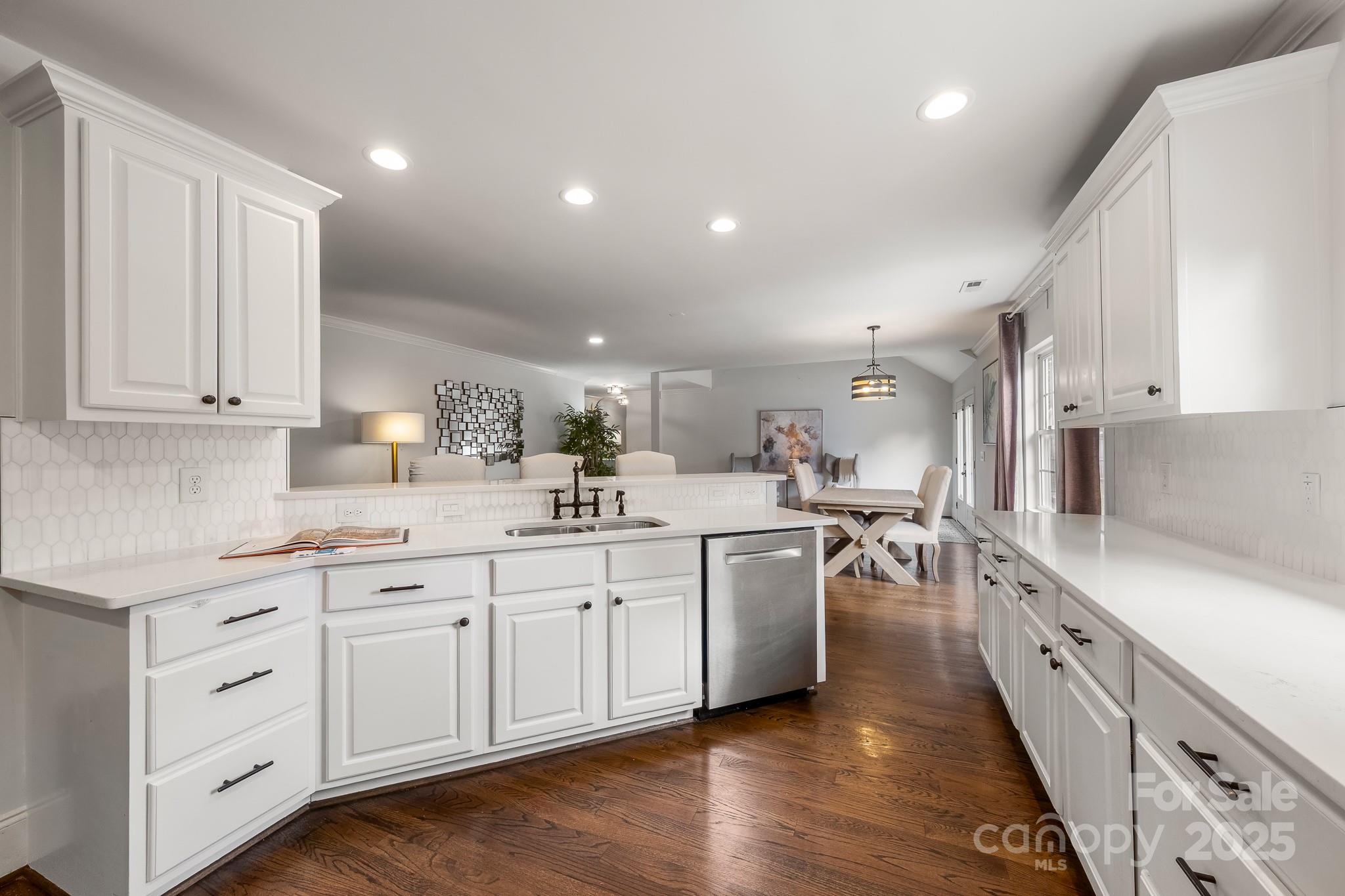 1121 S Wendover Road