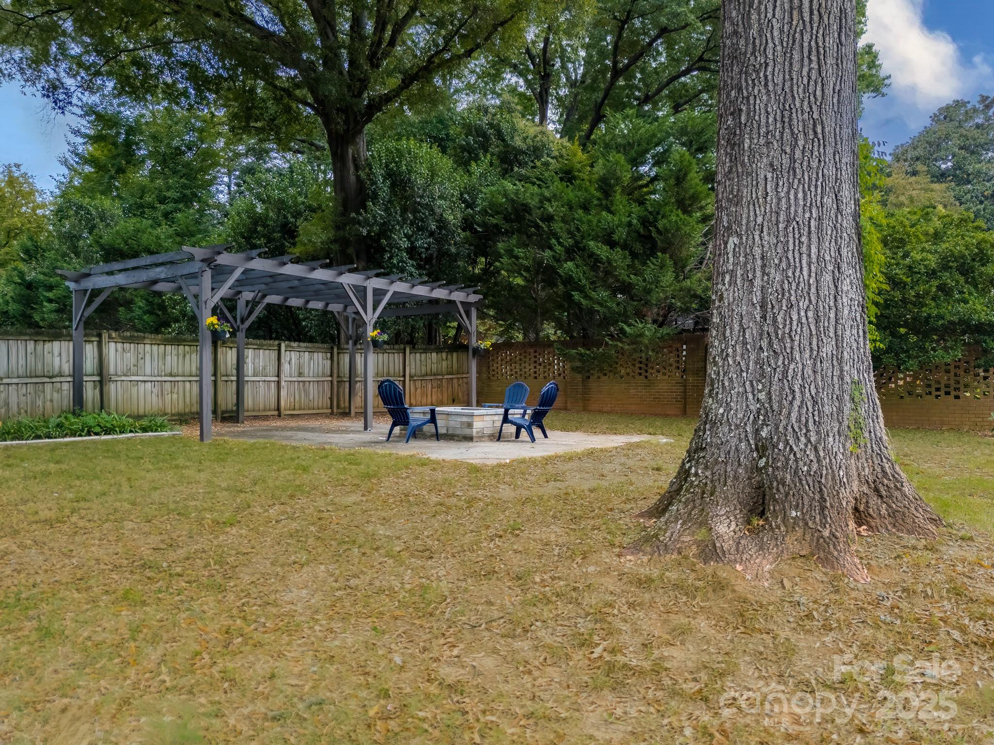 1121 S Wendover Road