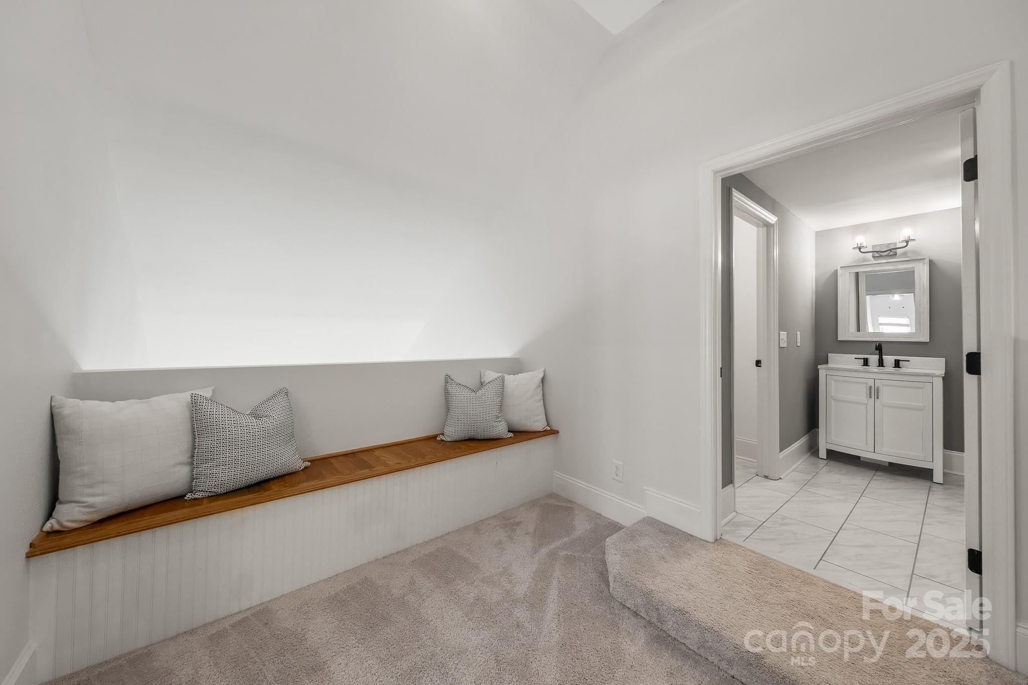 1121 S Wendover Road