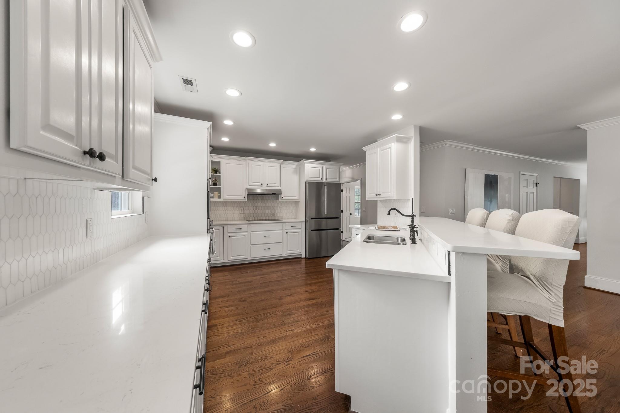 1121 S Wendover Road