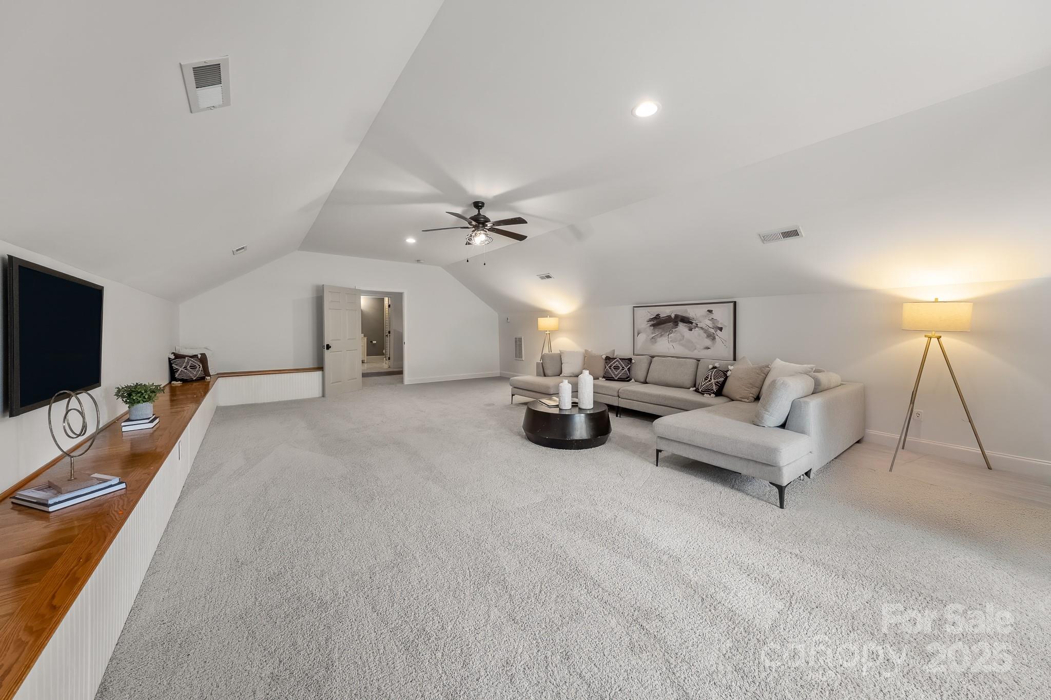 1121 S Wendover Road