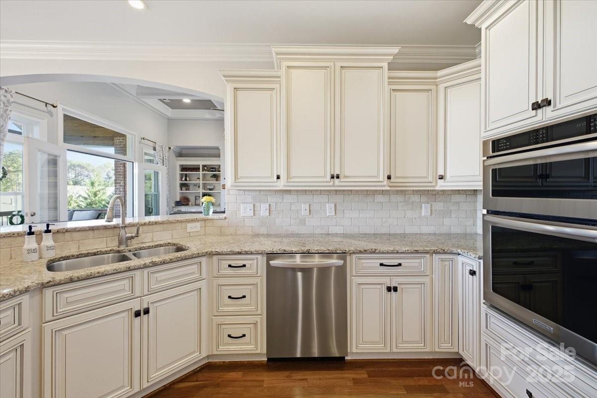 7511 Pine Glade Drive