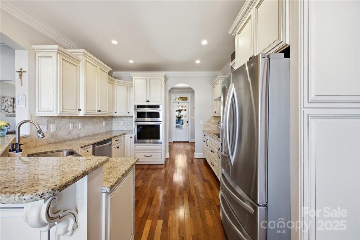 7511 Pine Glade Drive