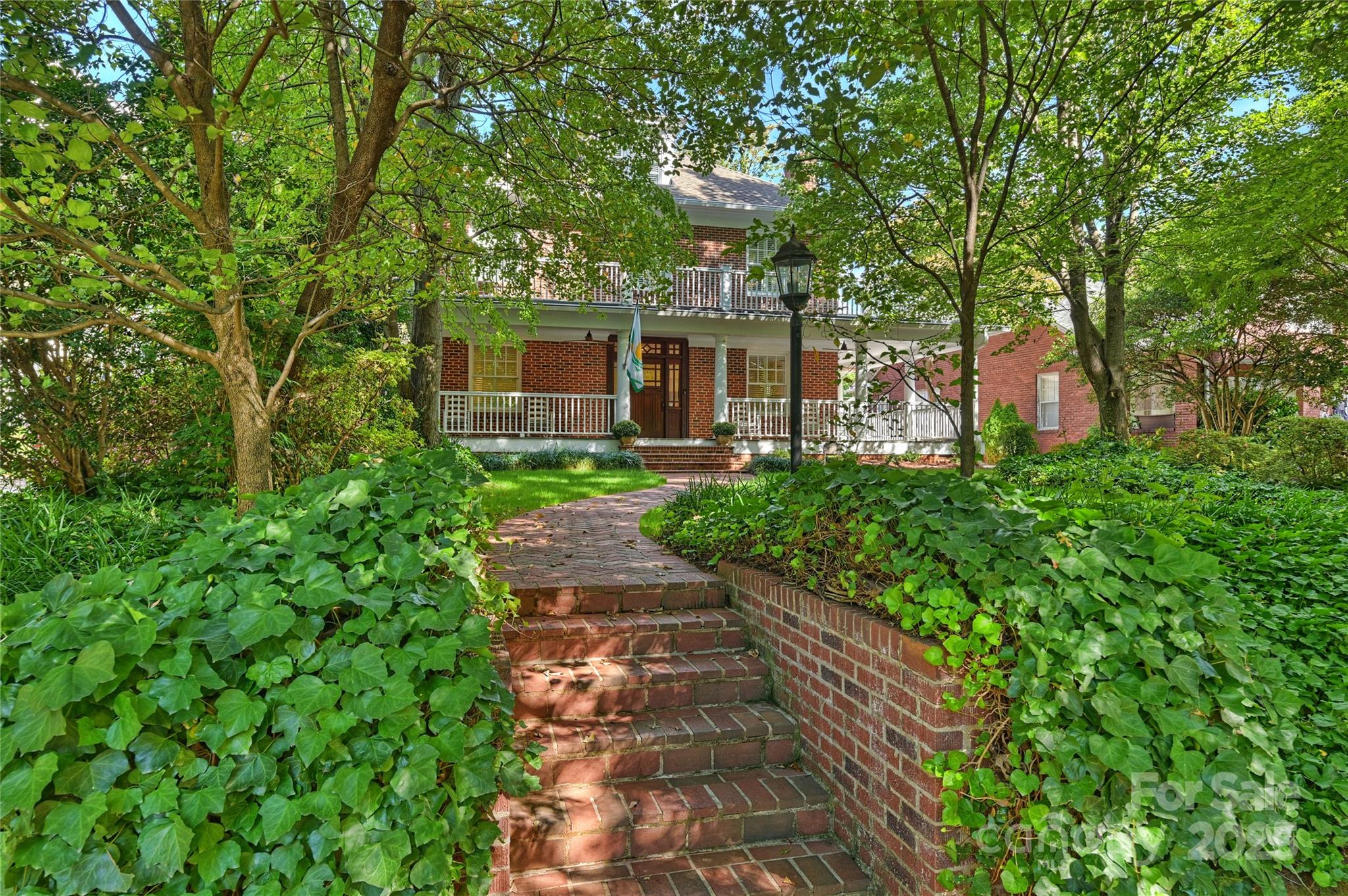 2126 Dilworth Road E