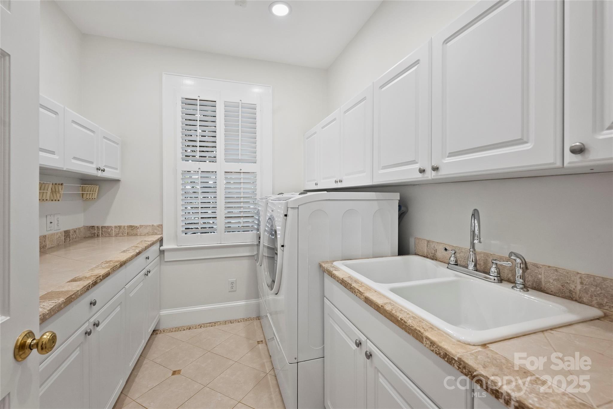 2126 Dilworth Road E