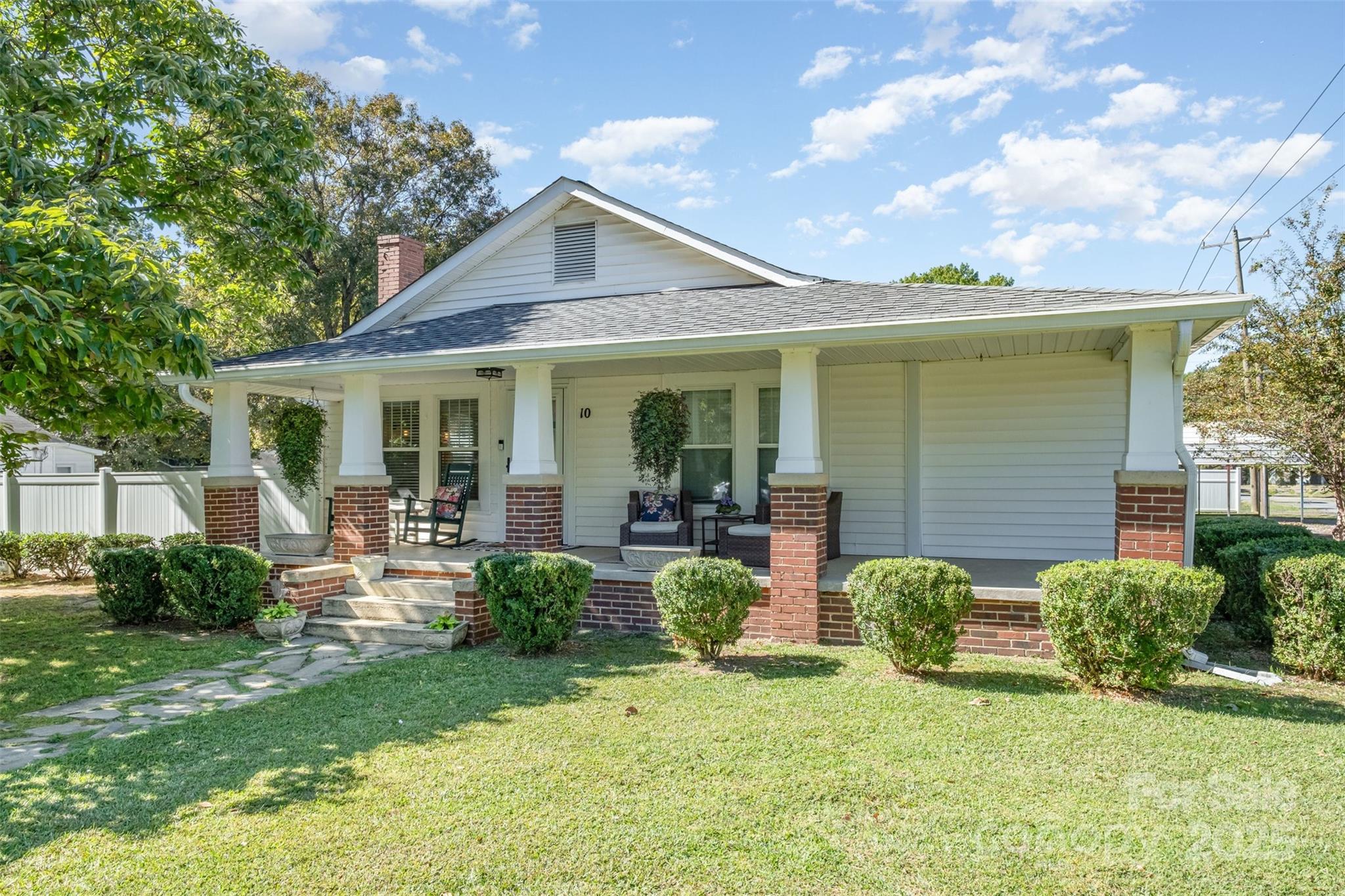 10 Willowbrook Drive NW