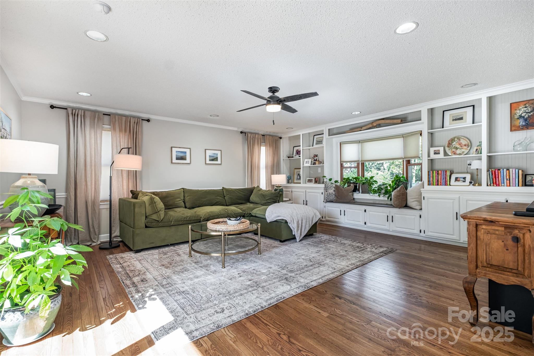 10 Willowbrook Drive NW